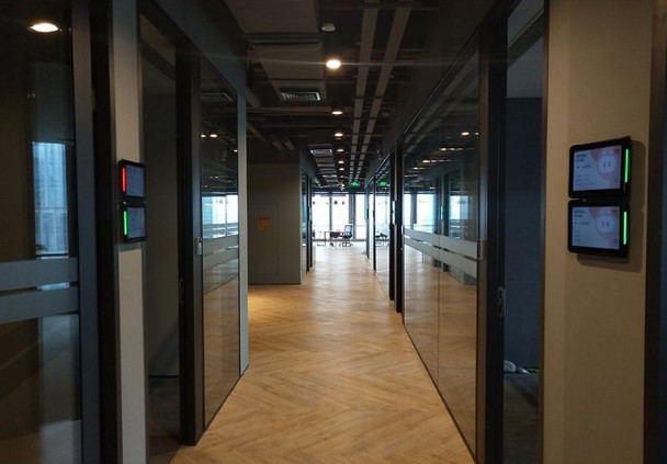 會議室電子門牌，實現無紙化會議預約管理